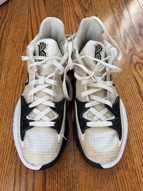 Nike Men's Athletic Shoes Black and Cream Trainer Sneakers